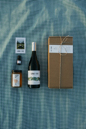 Подаръчна кутия - Вино, Мед и Лавандула